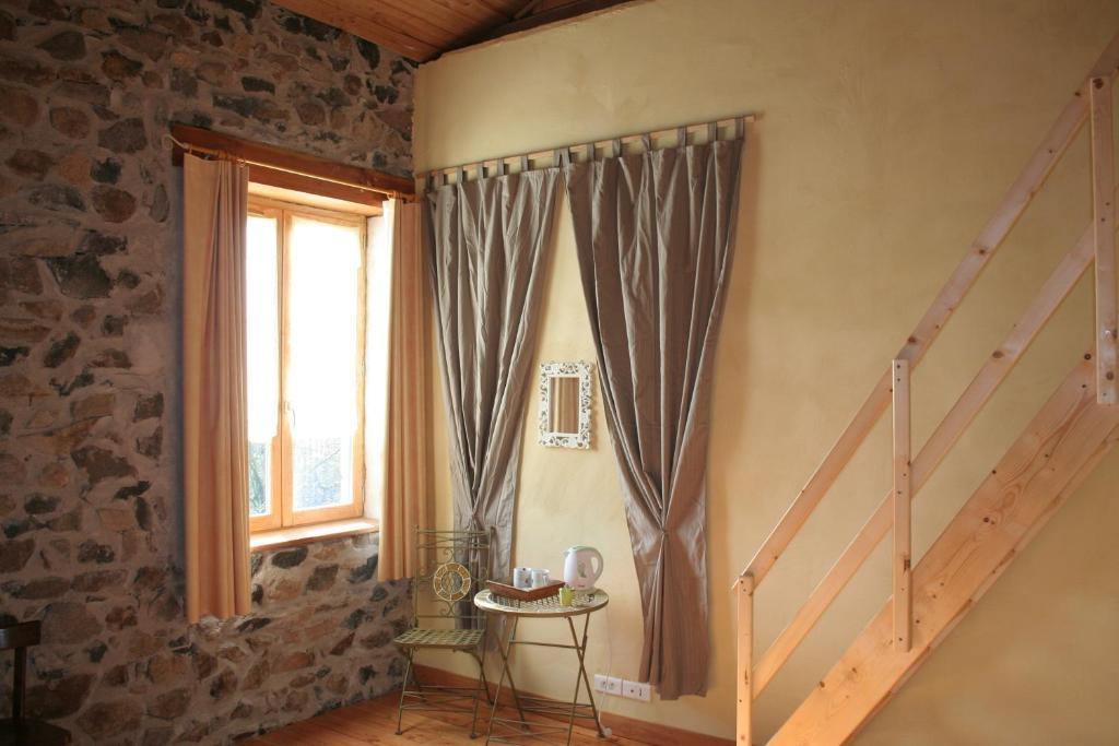 Chambres D'Hotes La Cime Beaujolaise Poule-lès-Écharmeaux Dış mekan fotoğraf